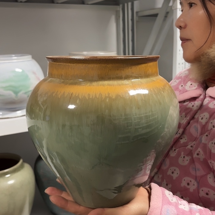 高度23厘米口17厘米