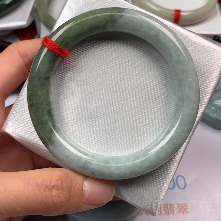 翡翠未镶嵌颈饰紫**月