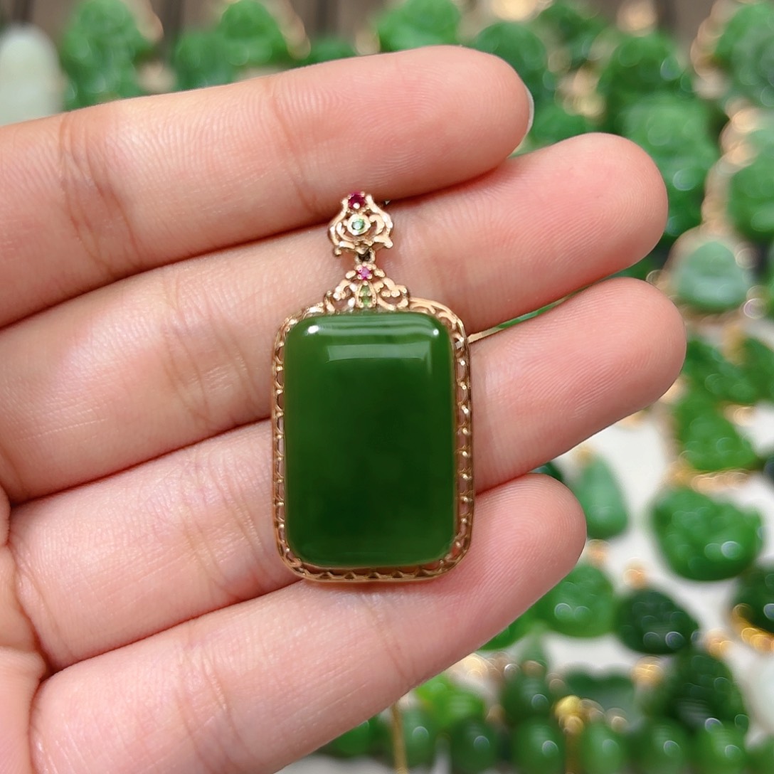 和田玉（碧玉）颈饰18K金镶嵌