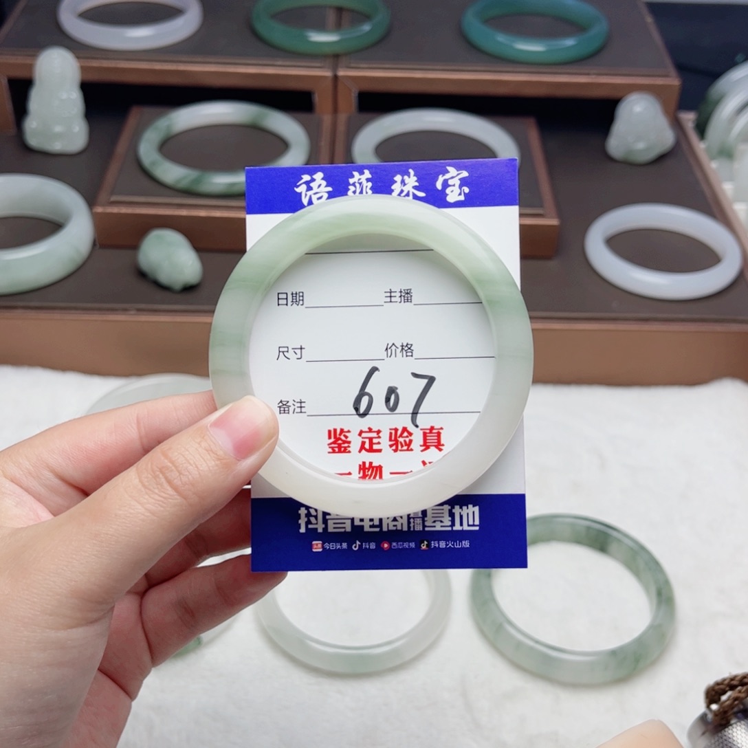 石英质玉未镶嵌手镯L**r