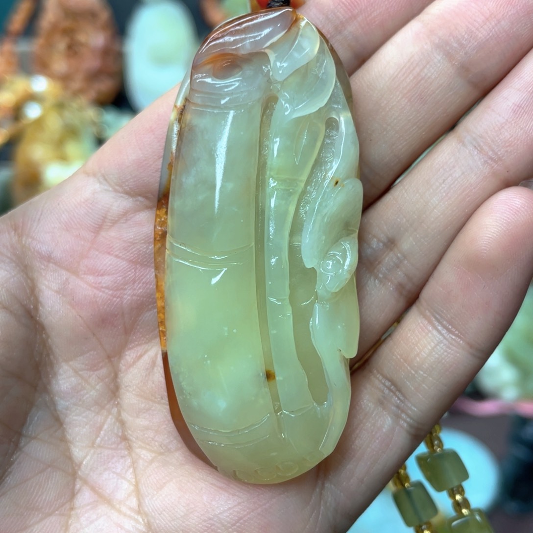 蛇纹石玉颈饰未镶嵌