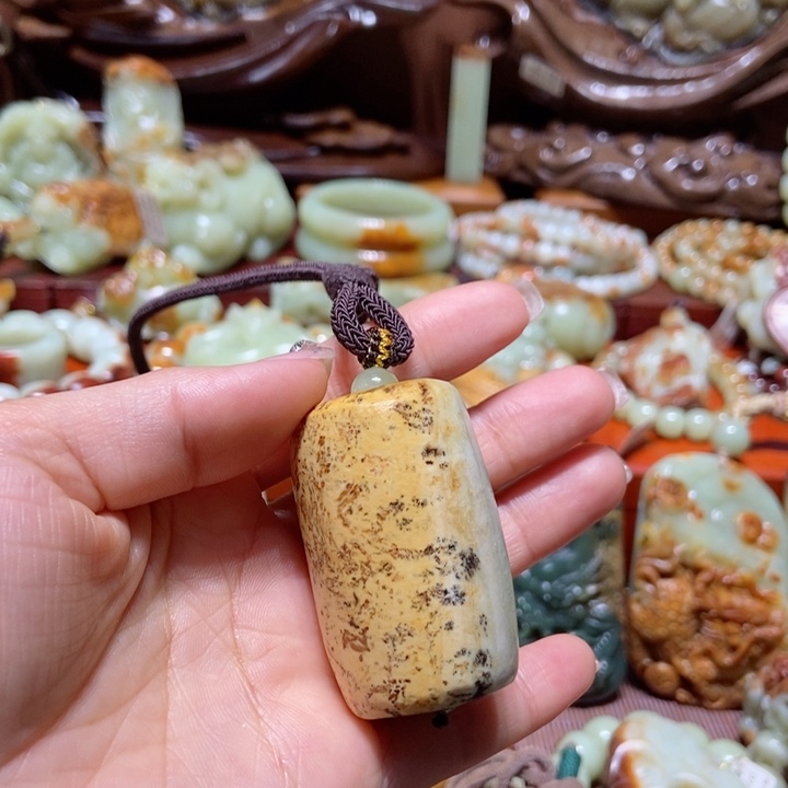 岫岩河磨玉（透闪石质玉）把件未镶嵌