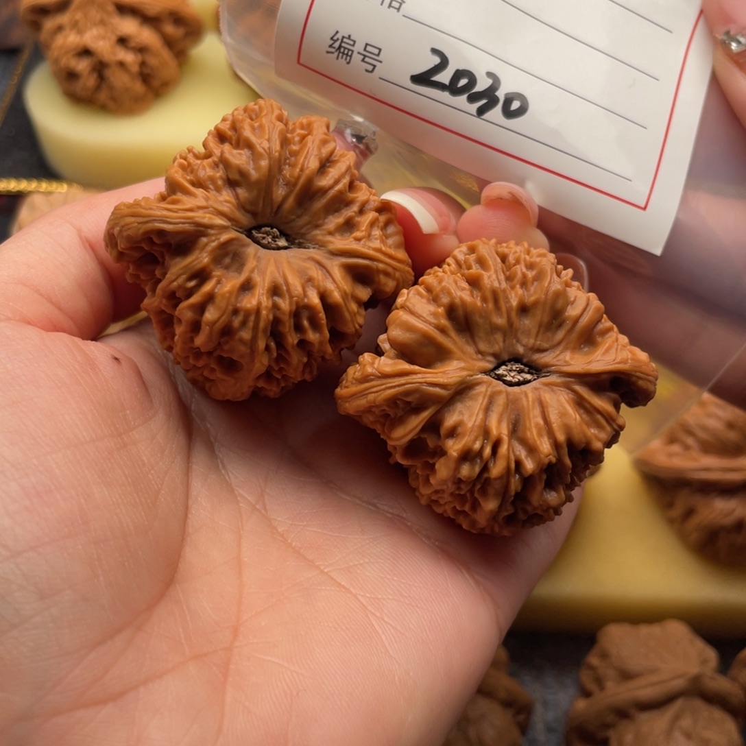 搞***丑文玩核桃吊坠2030号43凹底南疆