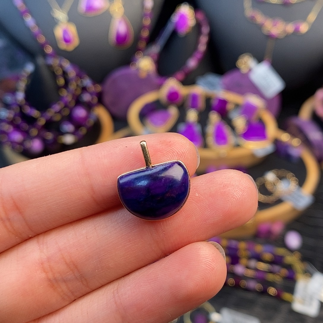 18K金镶嵌苏纪石（舒俱来）吊坠