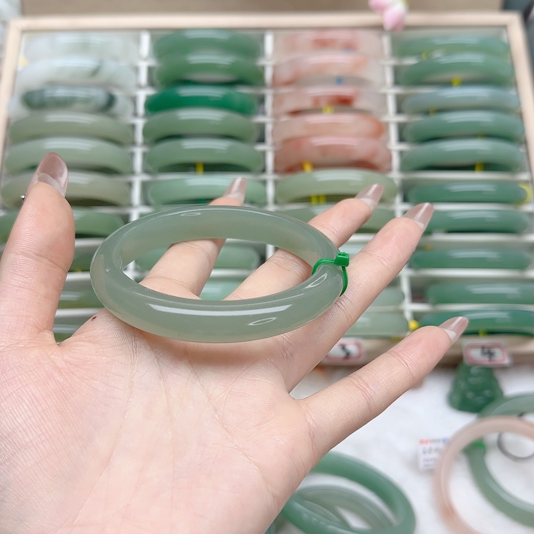 石英质玉手镯未镶嵌60口径