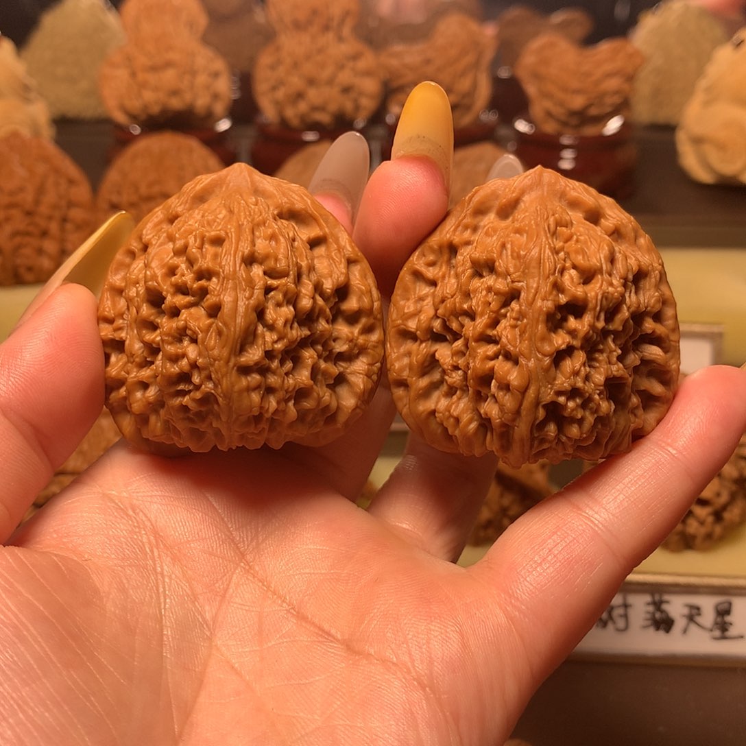 ***文玩核桃吊坠三角南疆石45