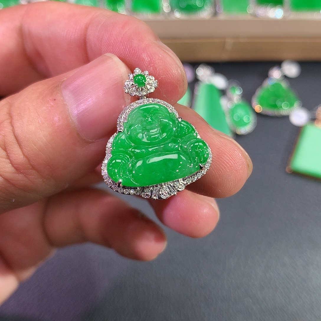 翡翠吊坠(赠链)18K金镶嵌