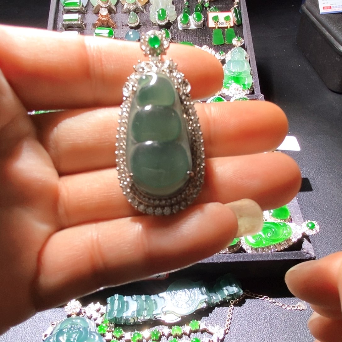 翡翠未镶嵌吊坠(赠链)A货翡翠1