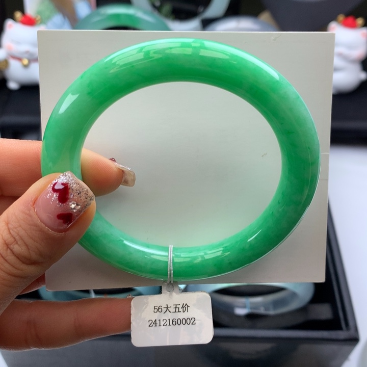 翡翠手镯未镶嵌满绿圆条