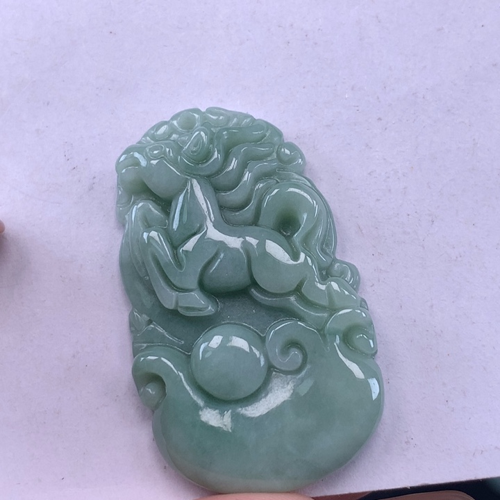 颈饰未镶嵌翡翠马