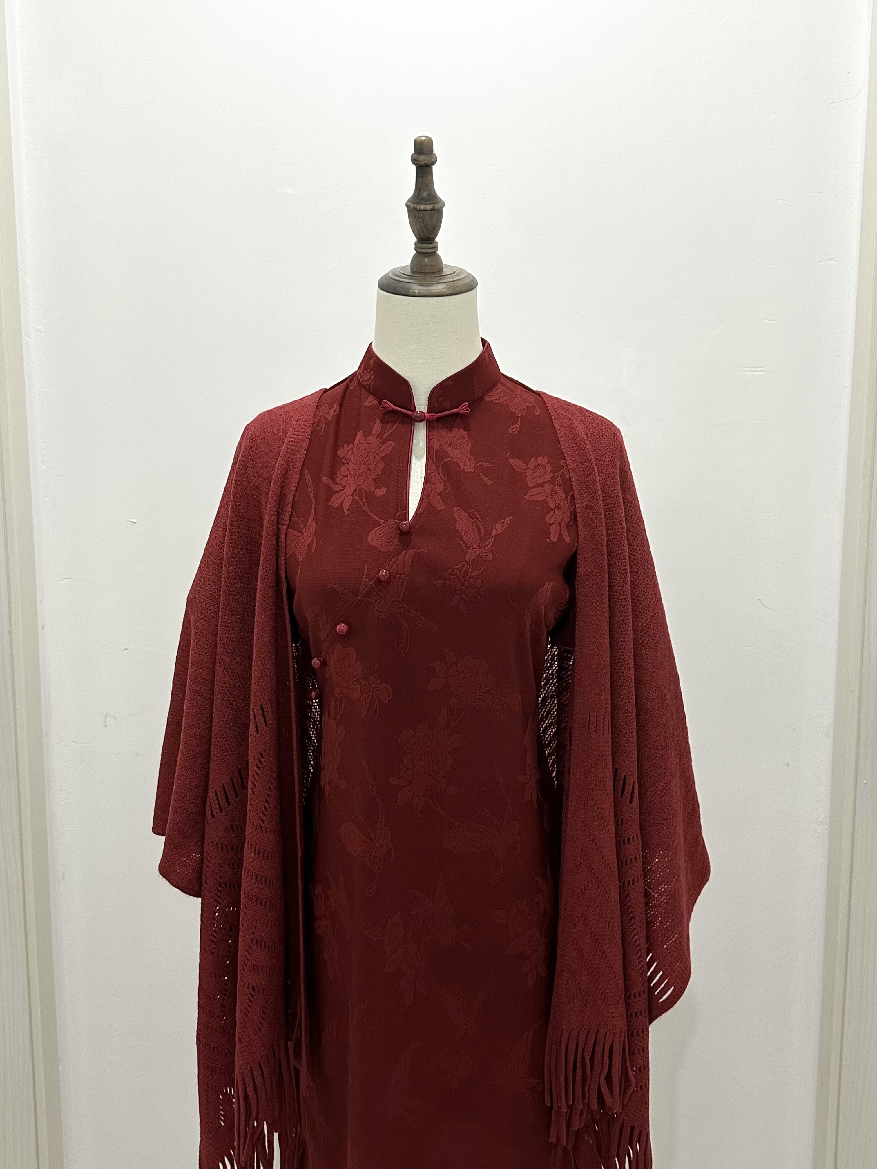 红色人字披复古婚礼敬酒