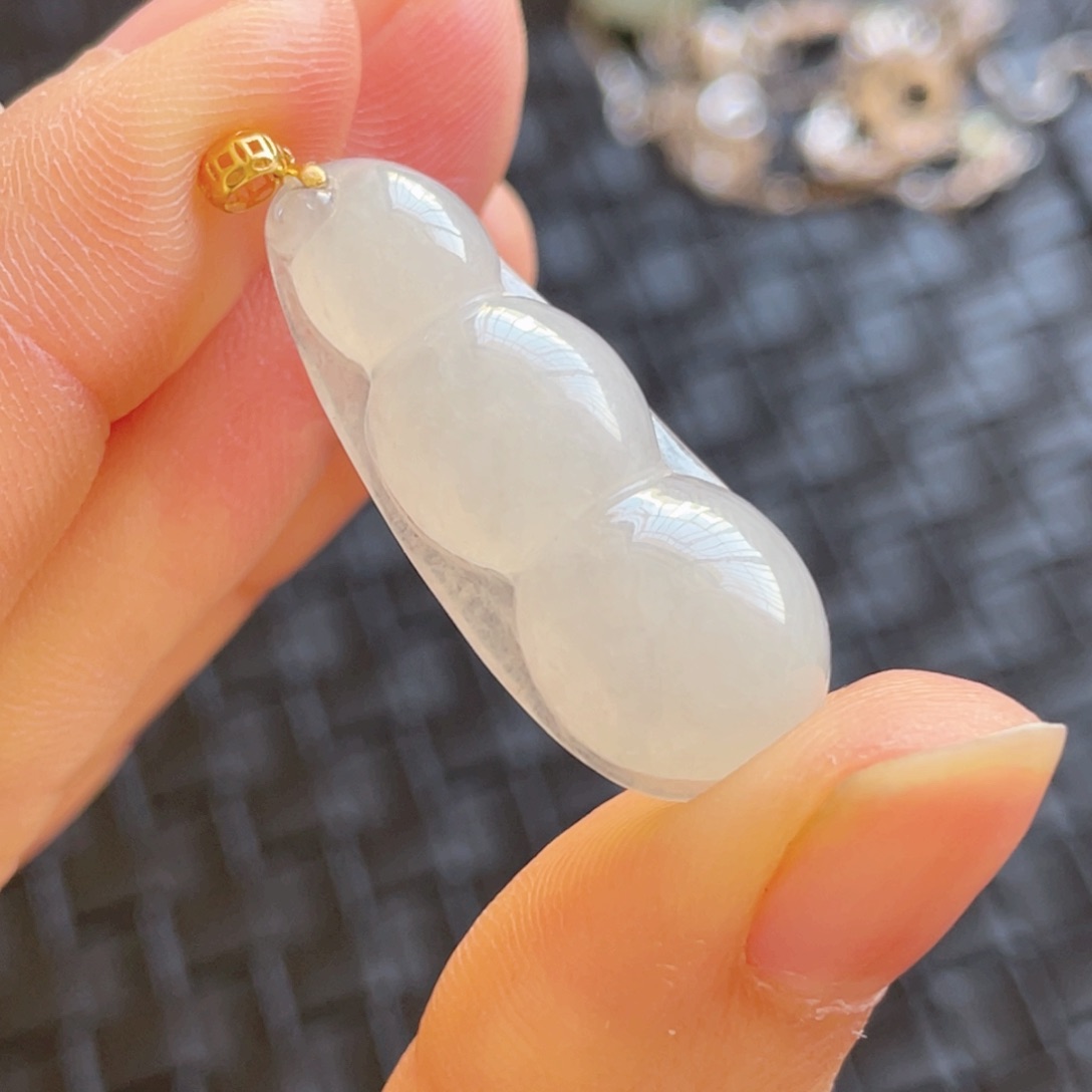 翡翠颈饰18K金镶嵌福豆