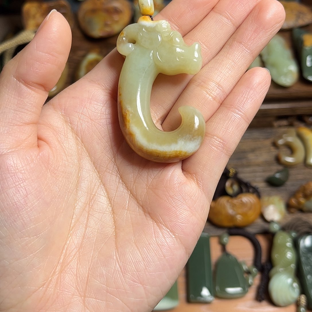 岫岩河磨玉（透闪石质玉）未镶嵌颈饰