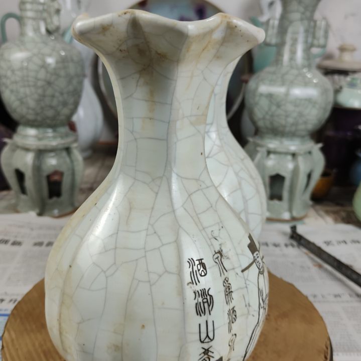 瓷片两件官窑瓷器一件雕花刻字
