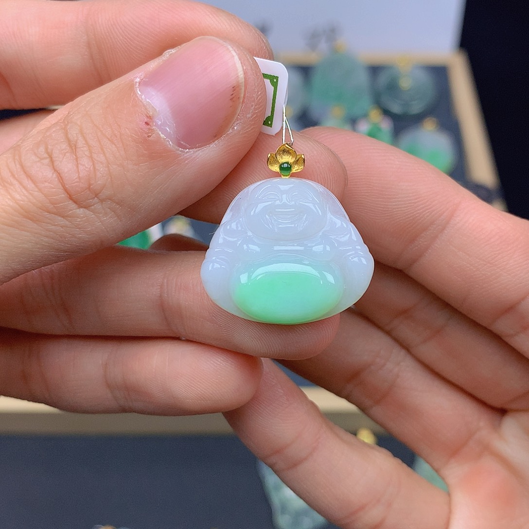 翡翠颈饰18K金镶嵌翡翠