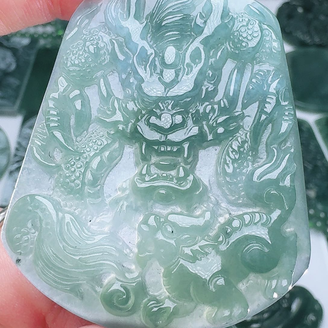 翡翠未镶嵌颈饰天然的A货翡翠多样性发其一 