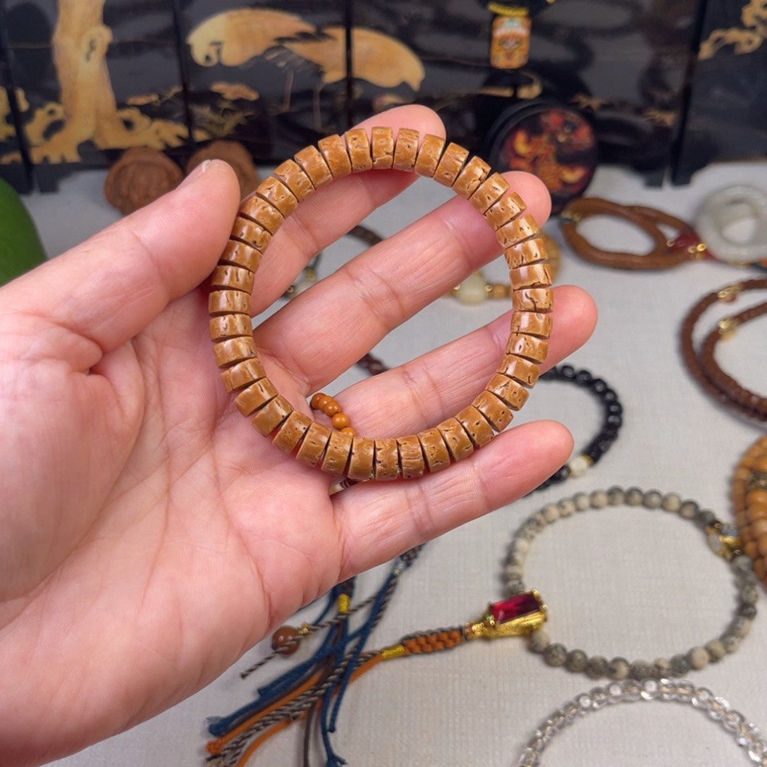 桃核吊坠245678875544