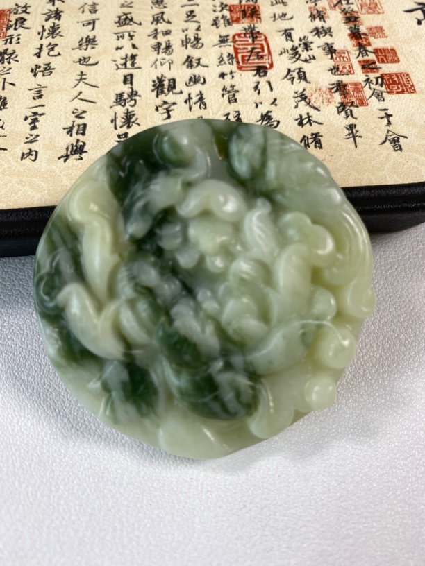岫玉老油翠花开富贵牡丹双面雕刻