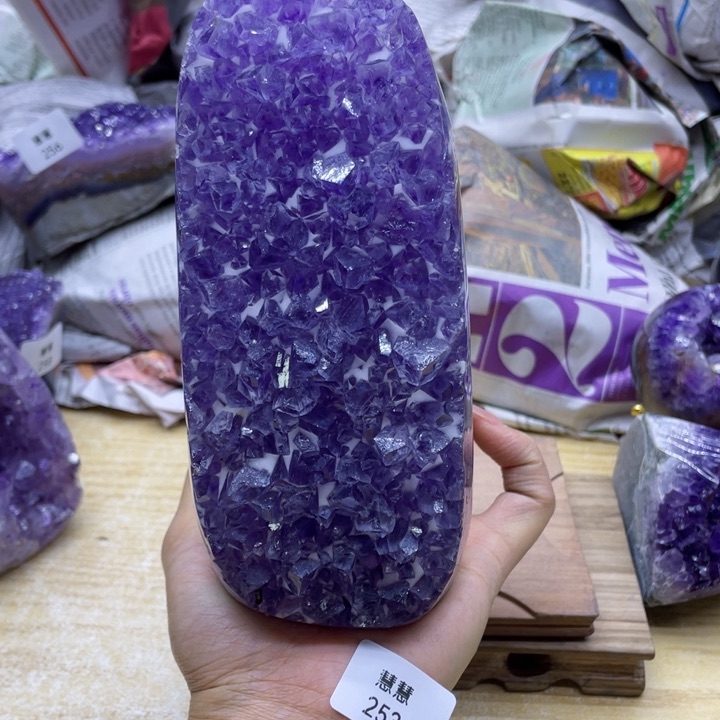 未镶嵌水晶大型摆件（非配饰）