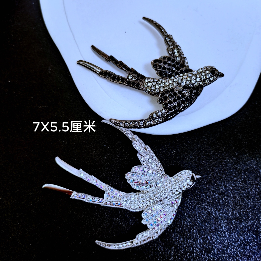 铜合金胸针 800 时尚百搭款小燕子胸针