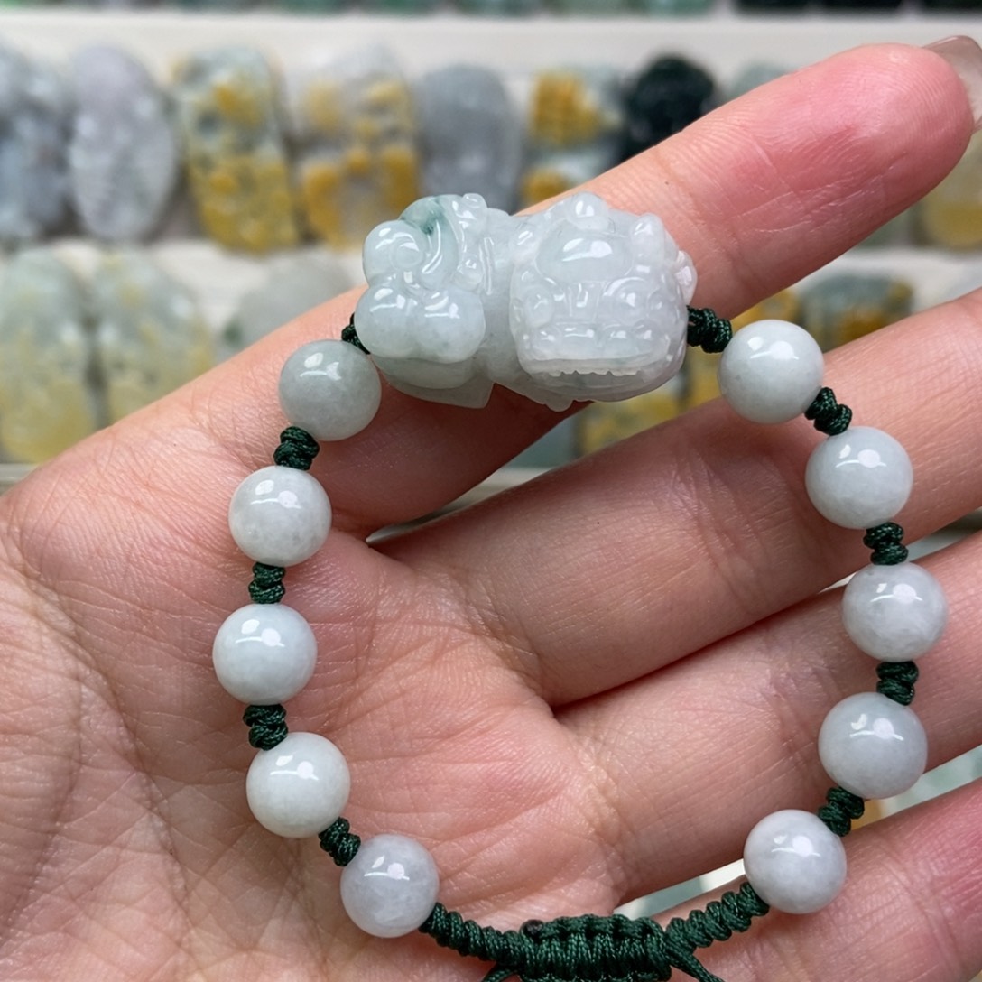 翡翠吊坠(赠链)未镶嵌