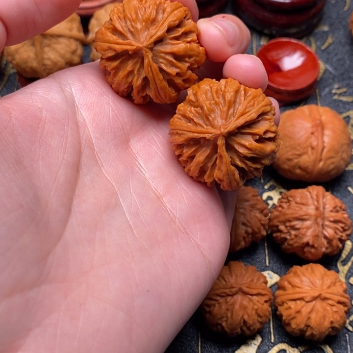 心***儿文玩核桃吊坠三棱 