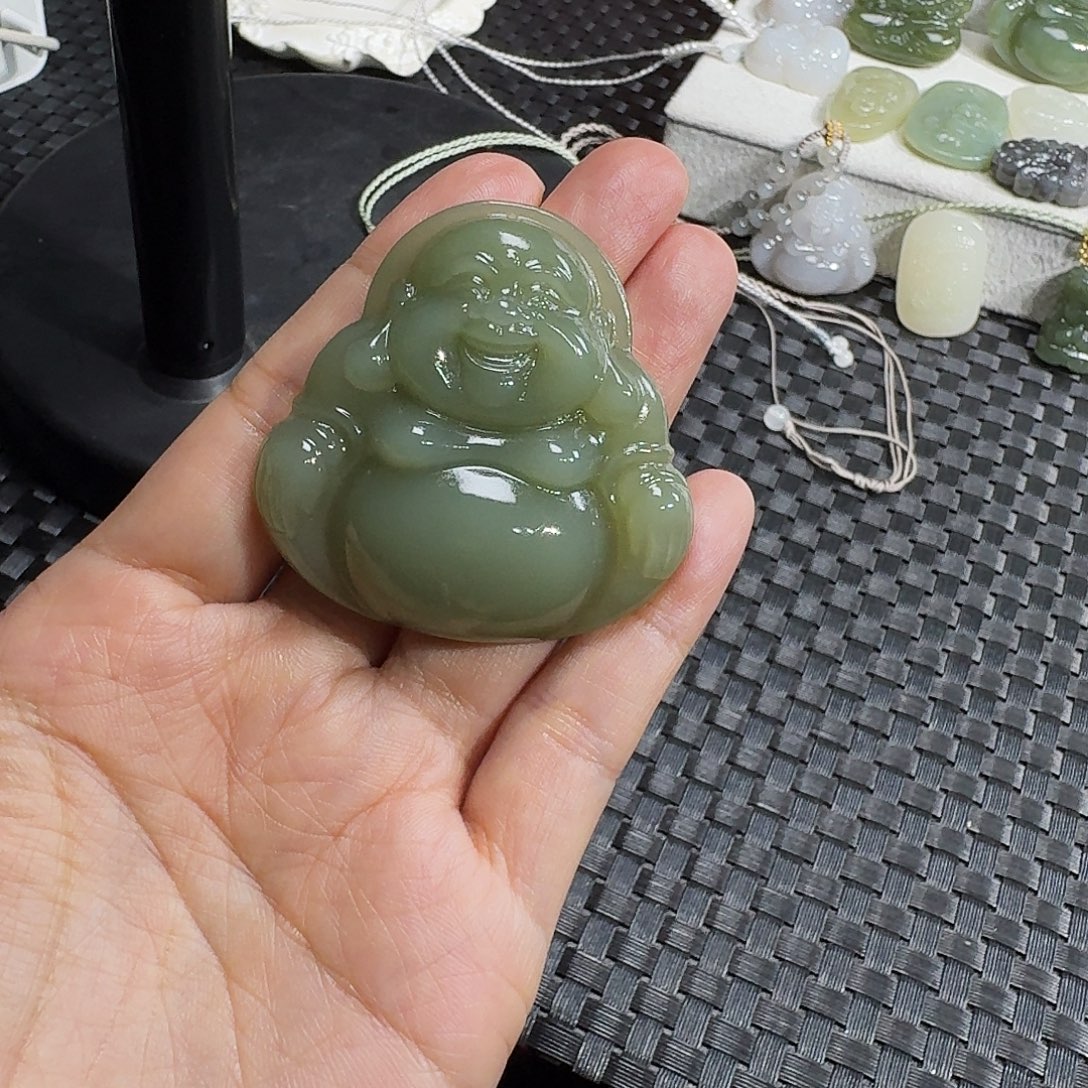 墨***J和田玉未镶嵌颈饰