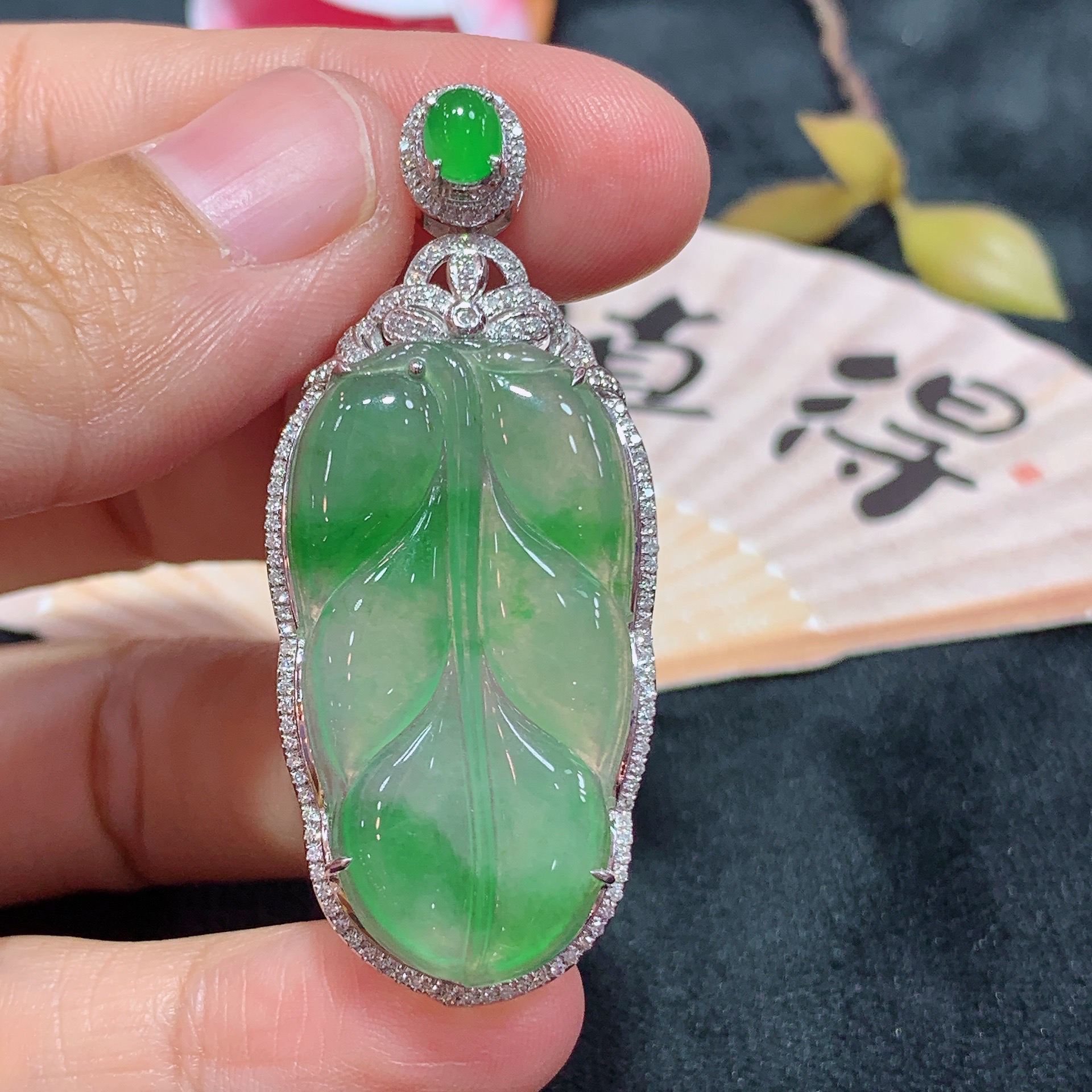 18k金天然A货翡翠飘绿花大树叶吊坠轻奢时尚气质经典款