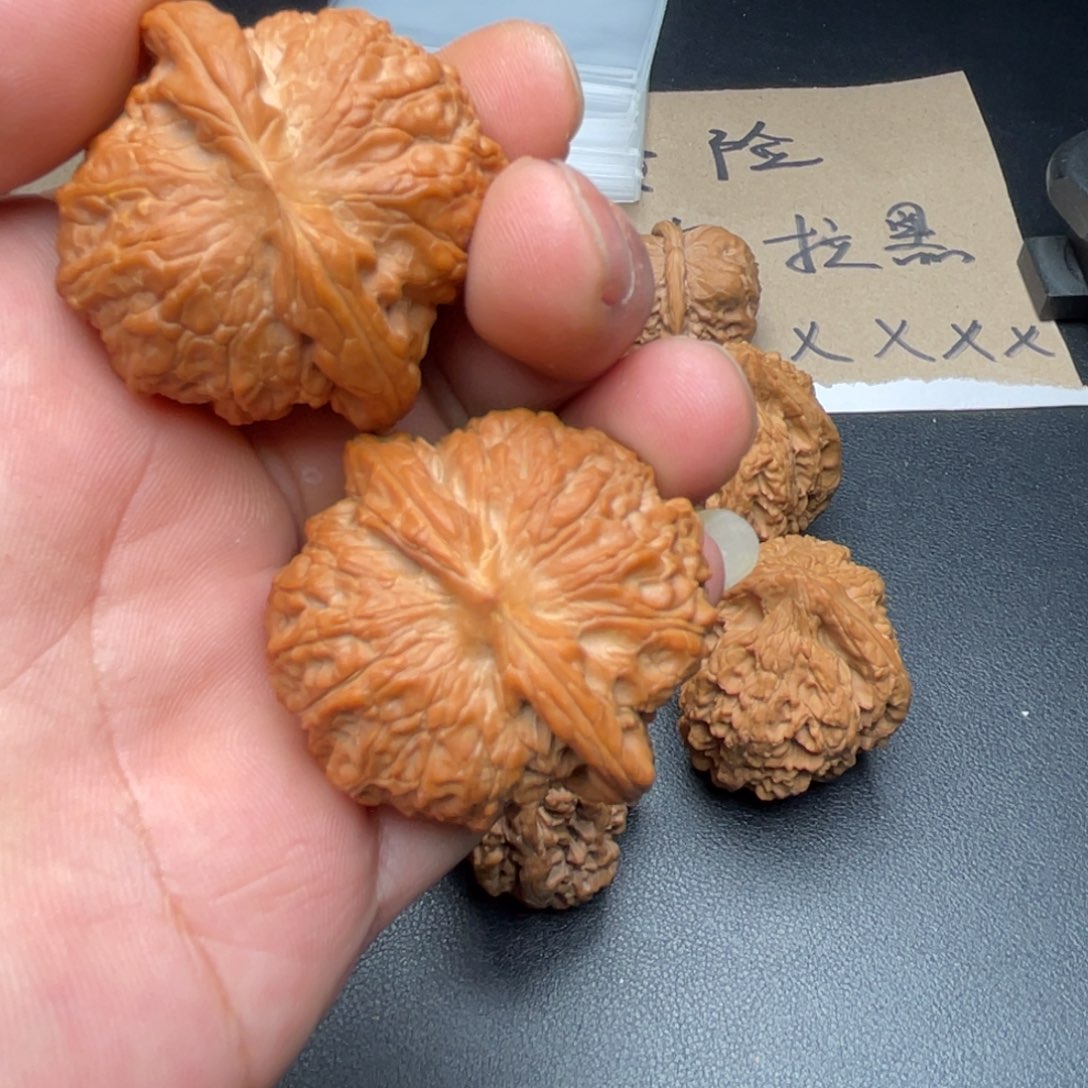 X***K文玩核桃吊坠血麒麟