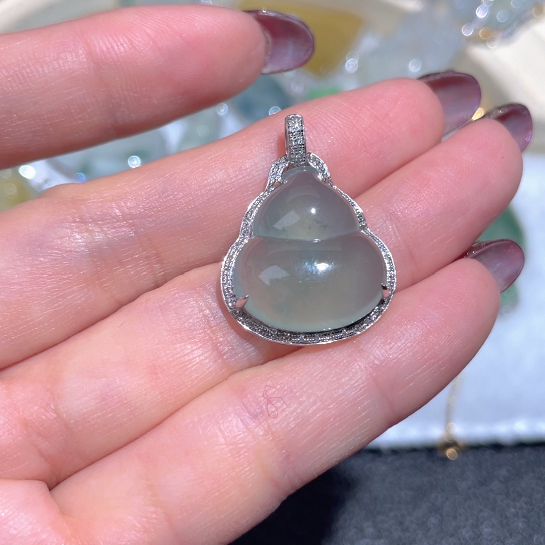 翡翠颈饰18K金镶嵌翡翠