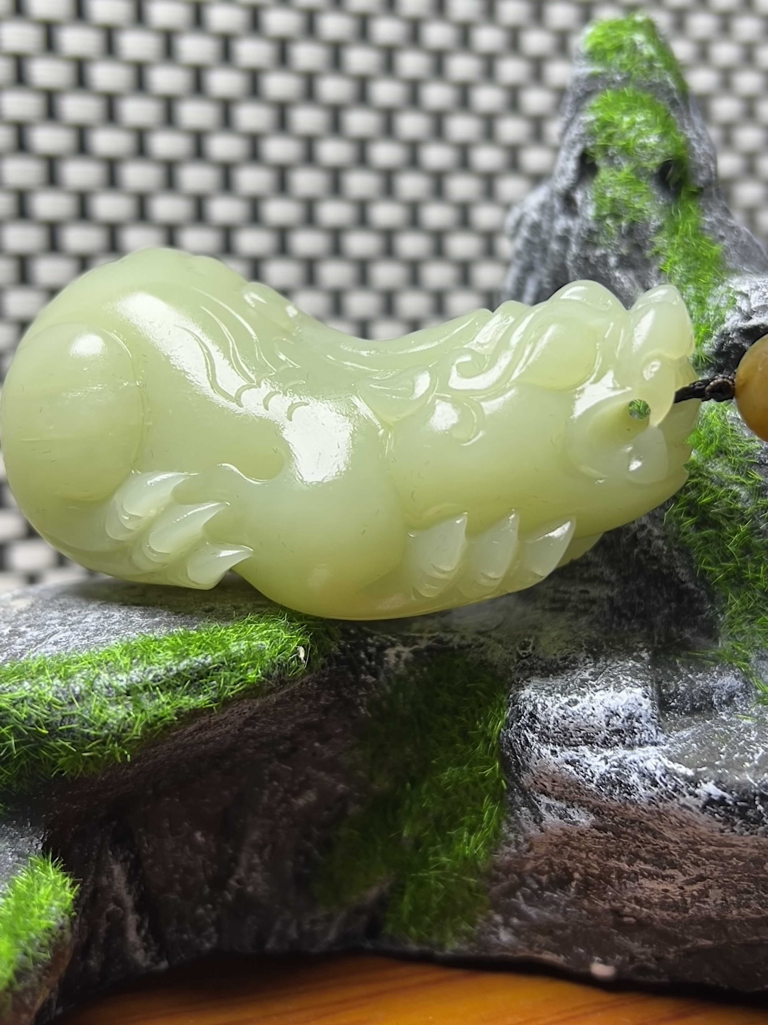 天然新疆和田玉石貔貅手把件（长63mm宽30mm厚23mm）