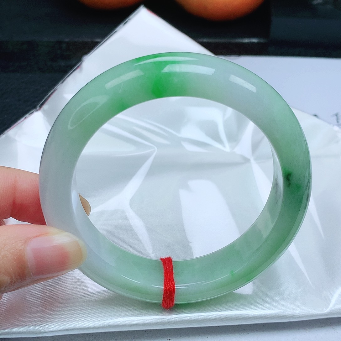 翡翠手镯未镶嵌翻**枝正5758