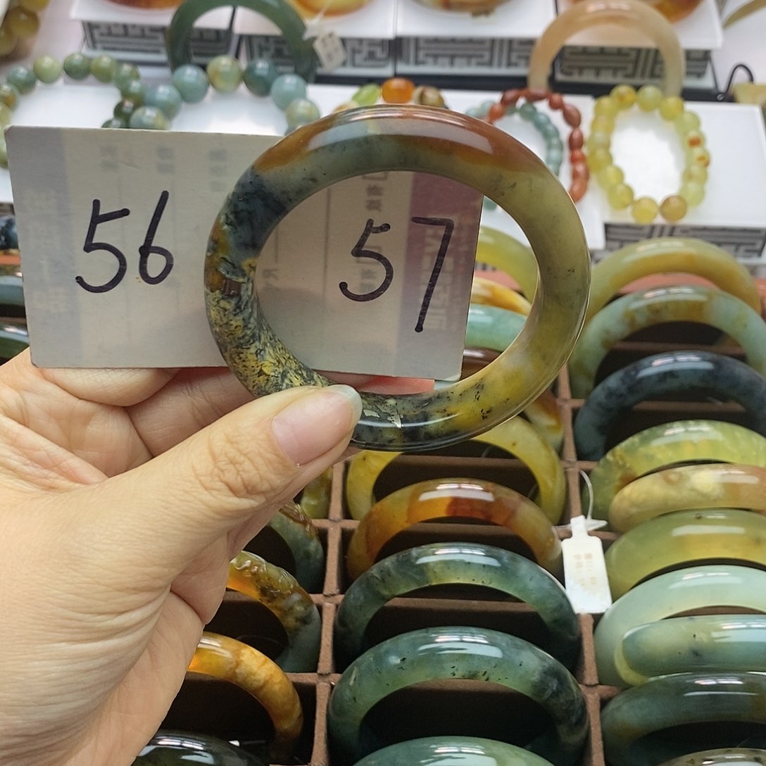 蛇纹石玉手镯未镶嵌