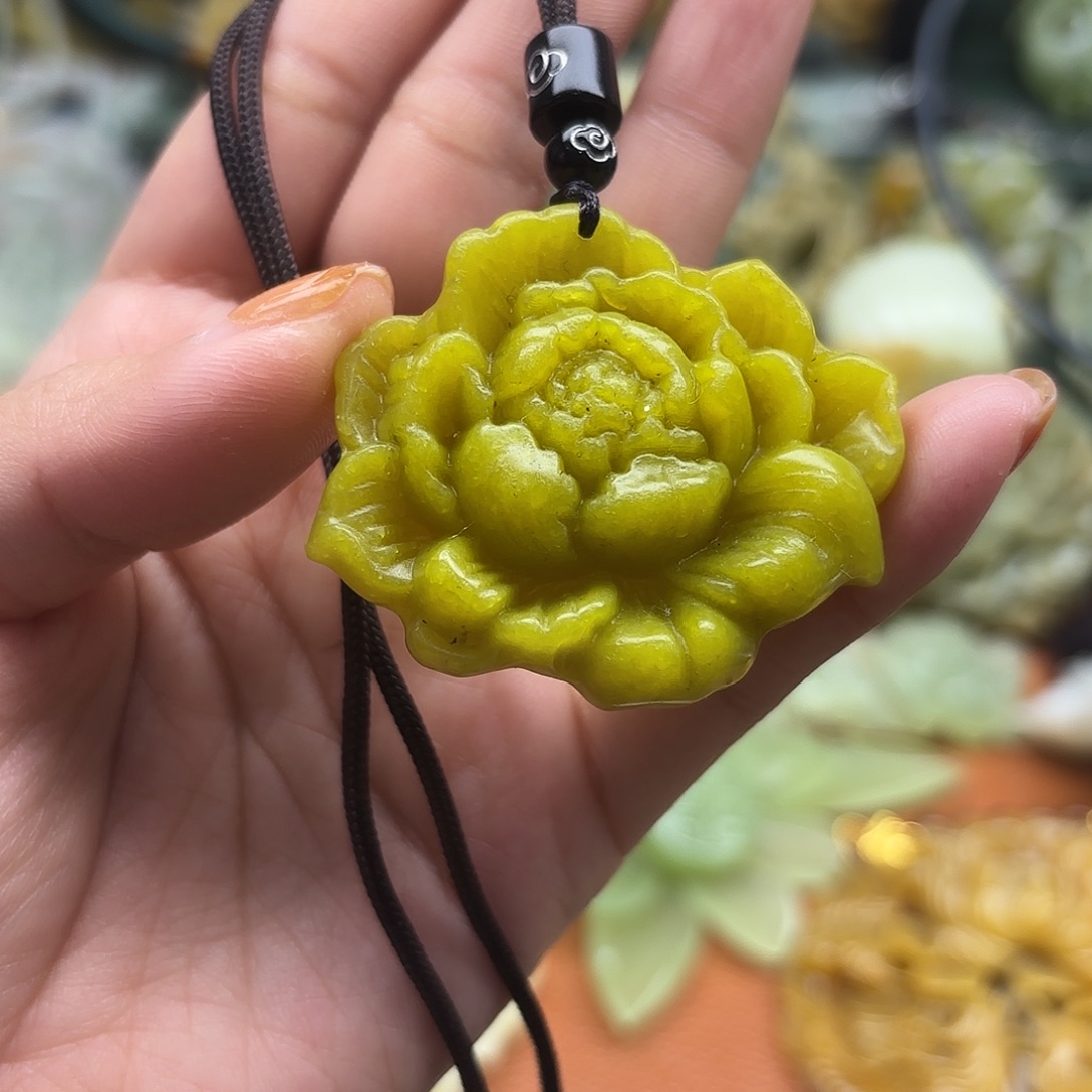 蛇纹石玉未镶嵌吊坠