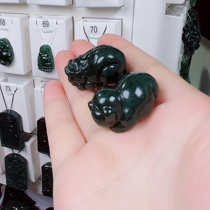 蛇纹石玉颈饰未镶嵌