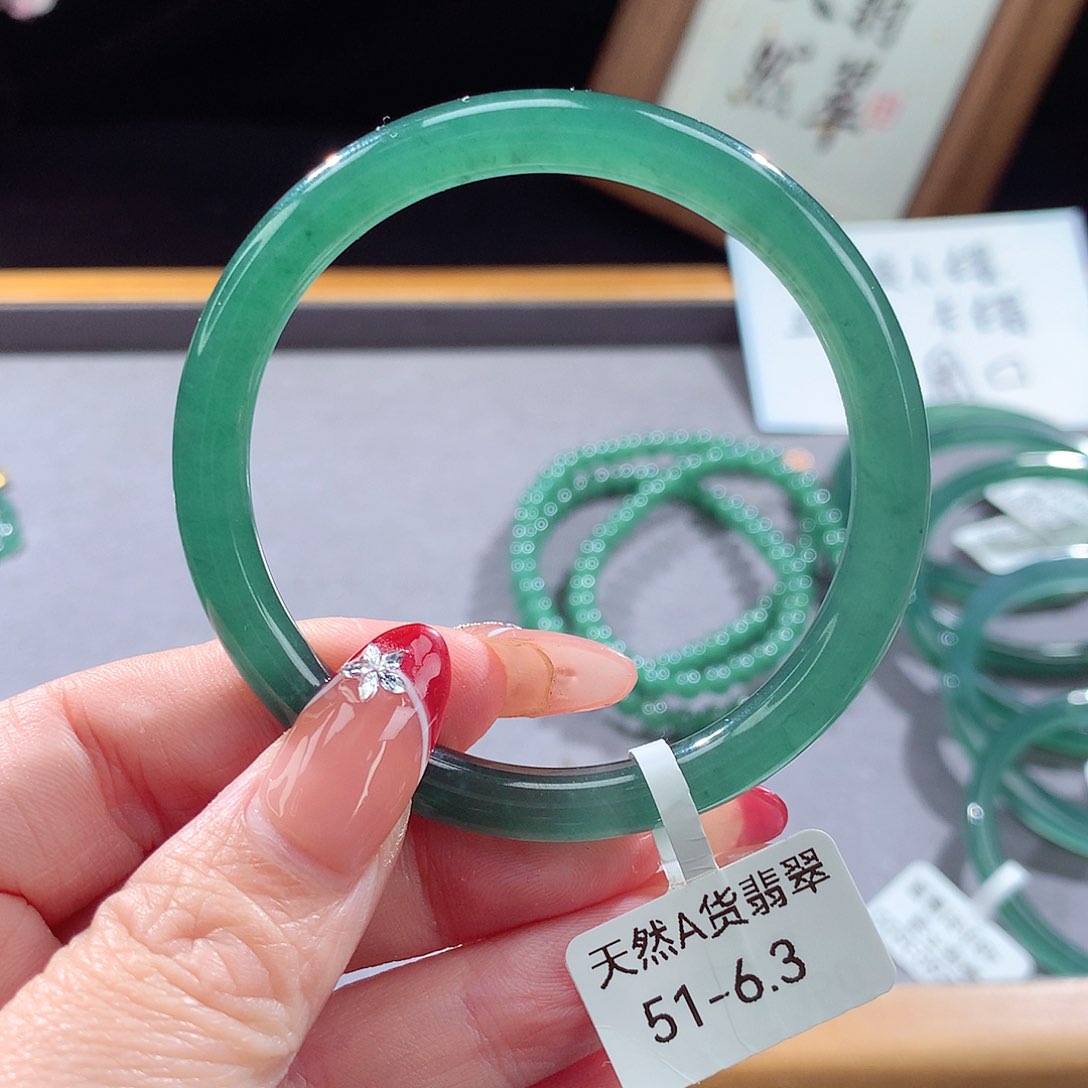 翡翠手镯（圆镯）未镶嵌