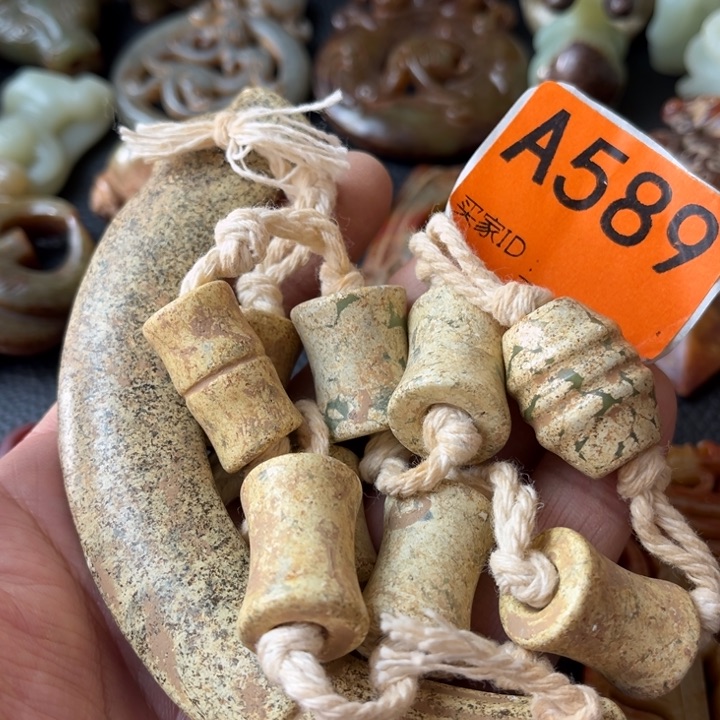 和田玉颈饰未镶嵌