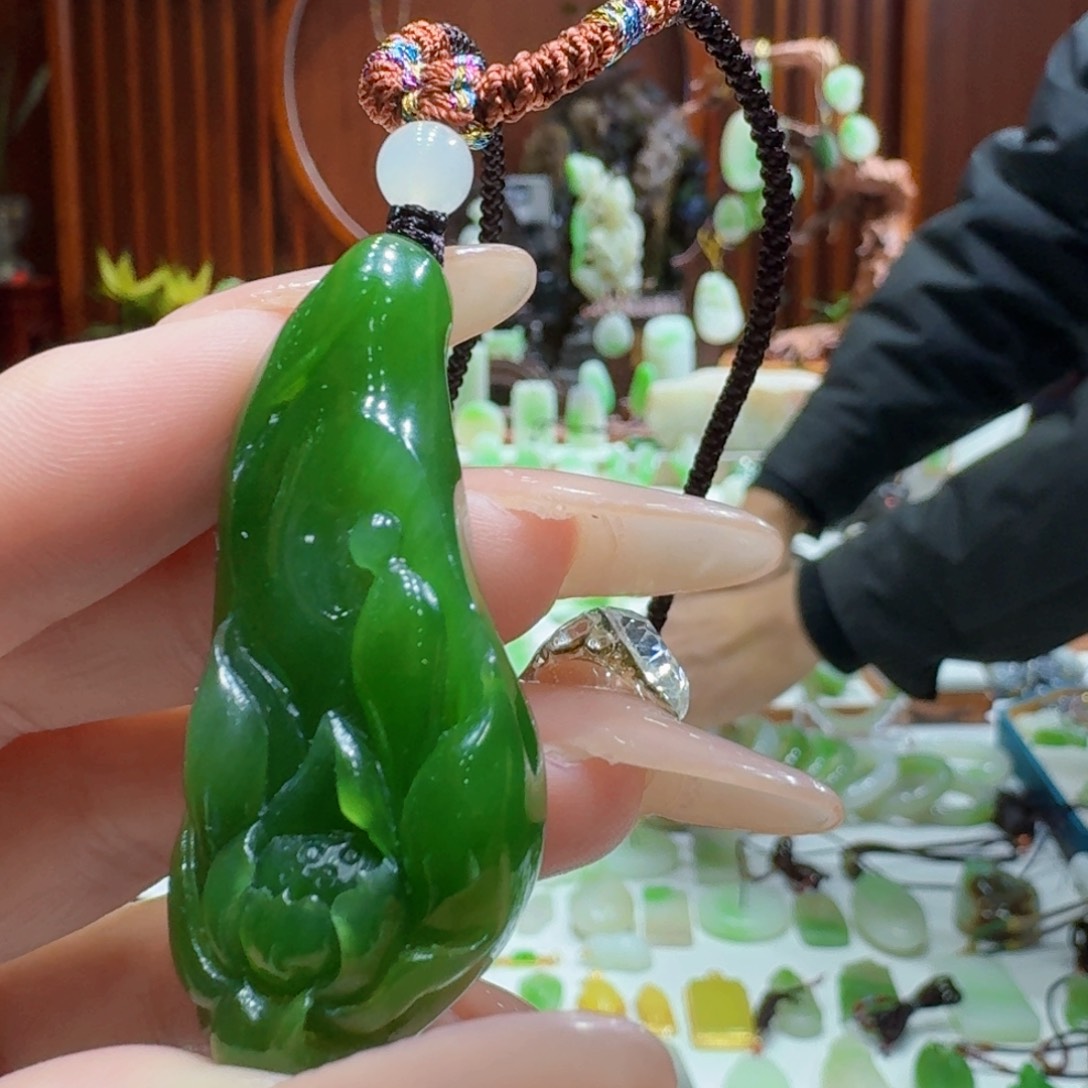 和田玉菠菜绿满绿满肉花开见佛未镶嵌