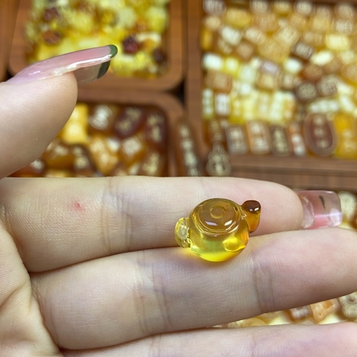 琥珀未镶嵌珠宝奇石把把胡