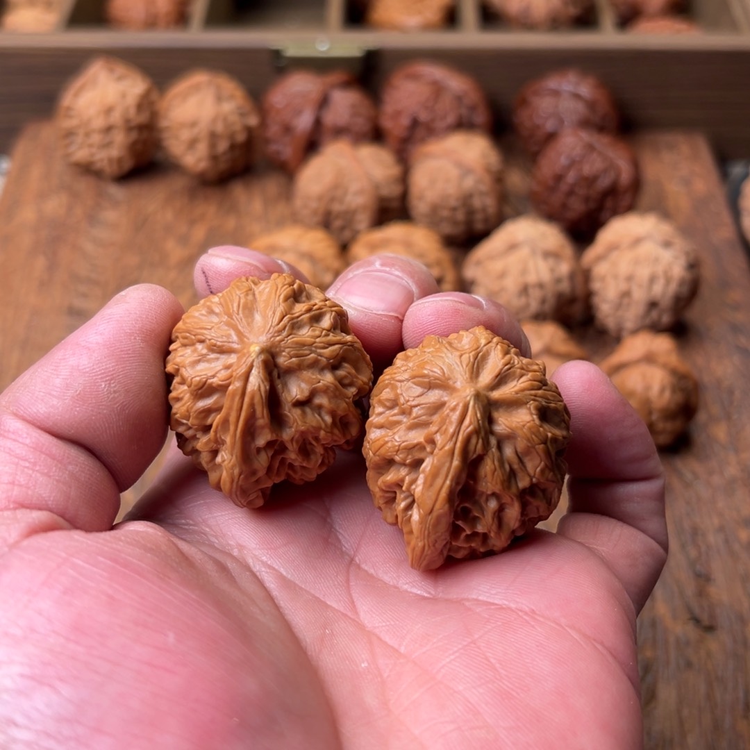 文玩核桃把件宫灯