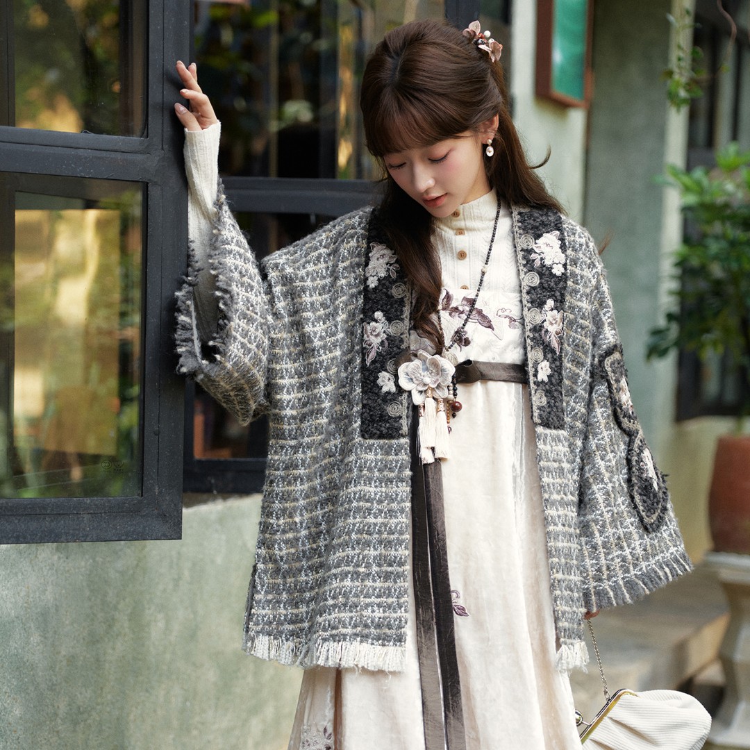 十三余小豆蔻儿[沉檀凝香]绣花外套丝绒吊带裙改良汉服女装