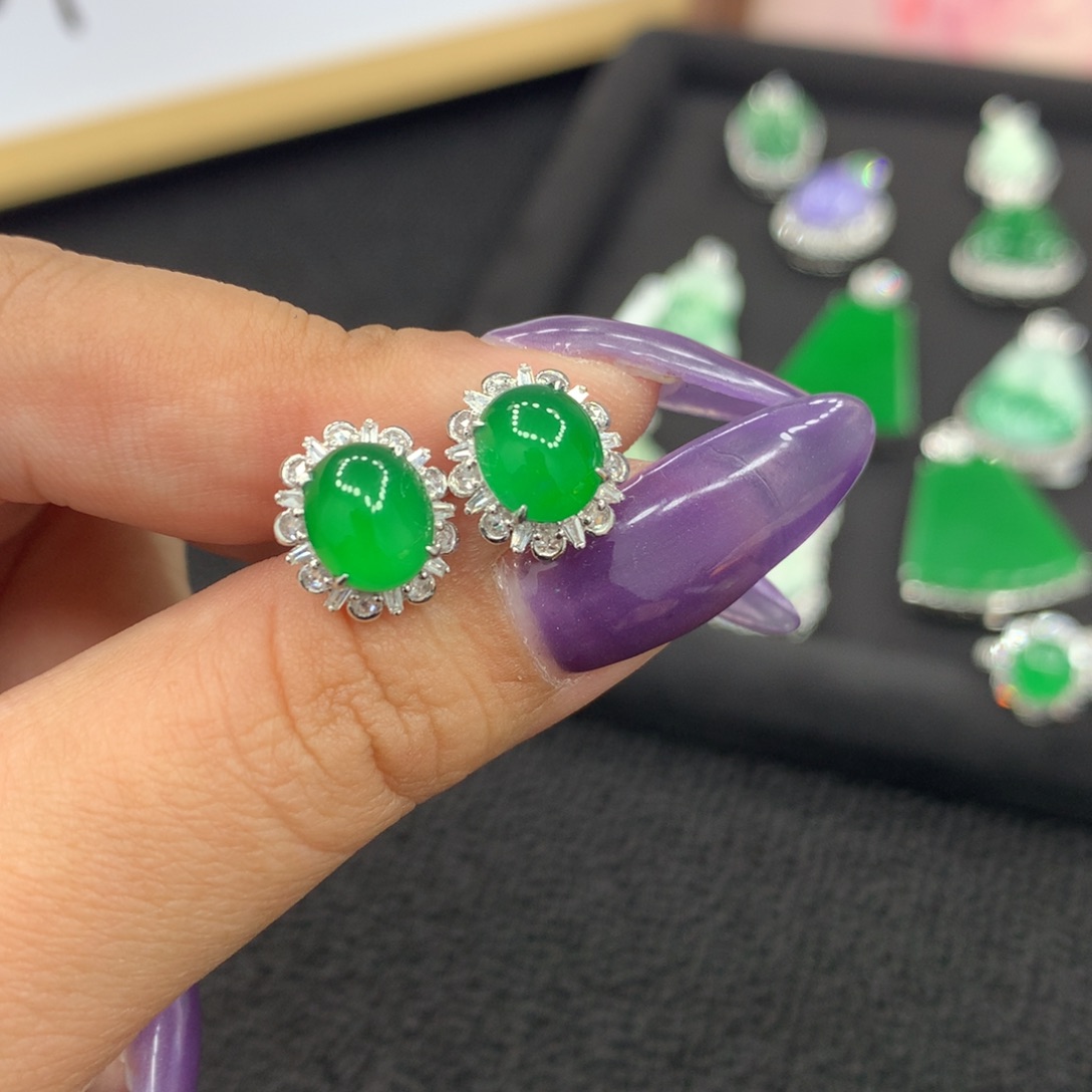 18K金镶嵌翡翠耳饰Q****e耳钉