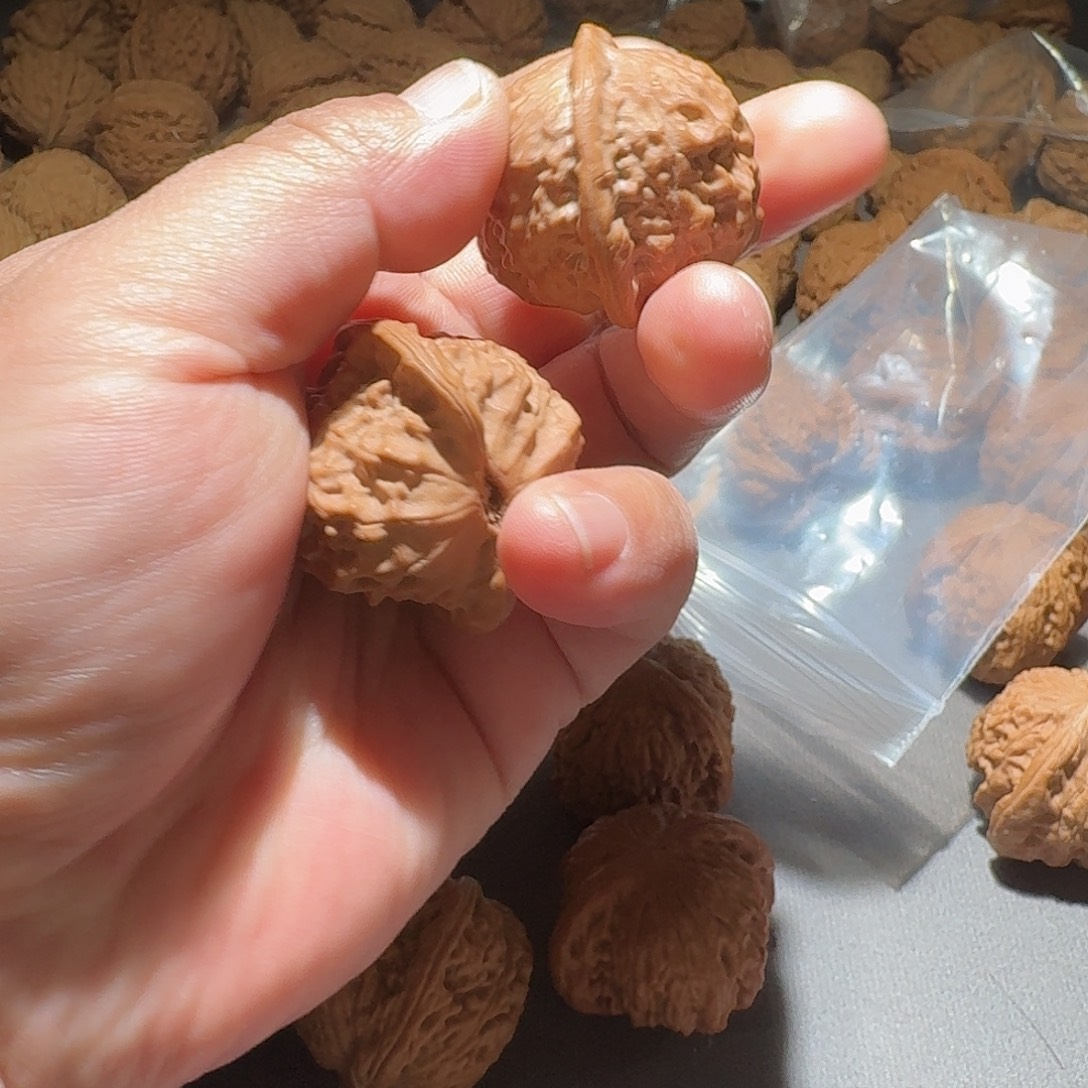 下***^文玩核桃把件瓷娃娃