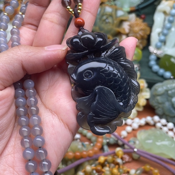 蛇纹石玉吊坠合金