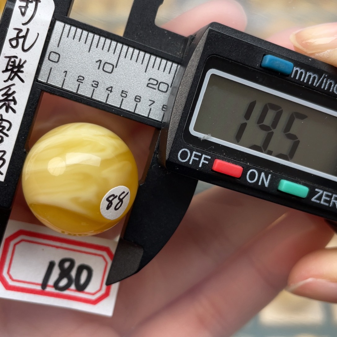 蜜蜡裸石未镶嵌蜜蜡