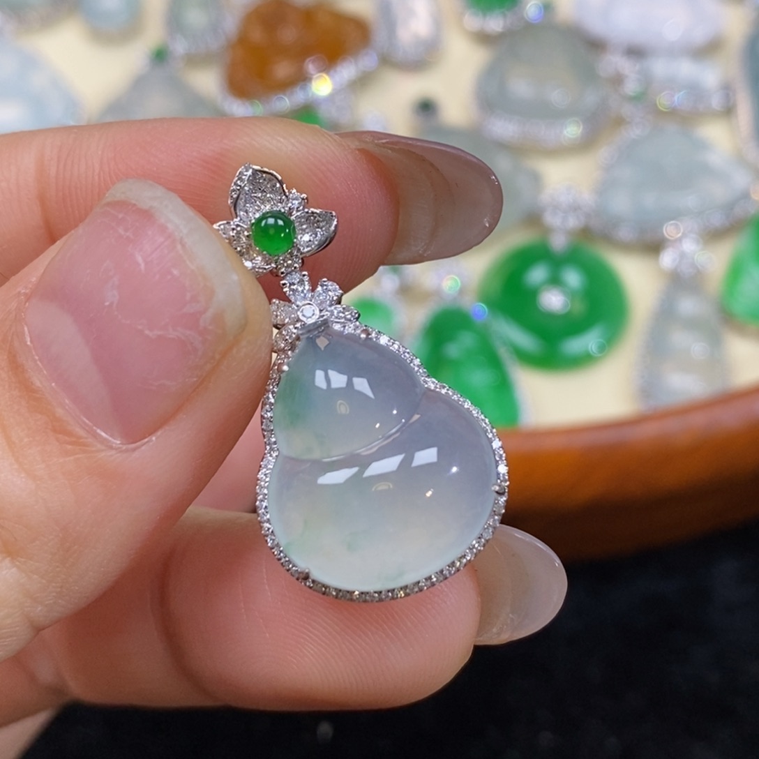 翡翠吊坠(赠链)18K金镶嵌