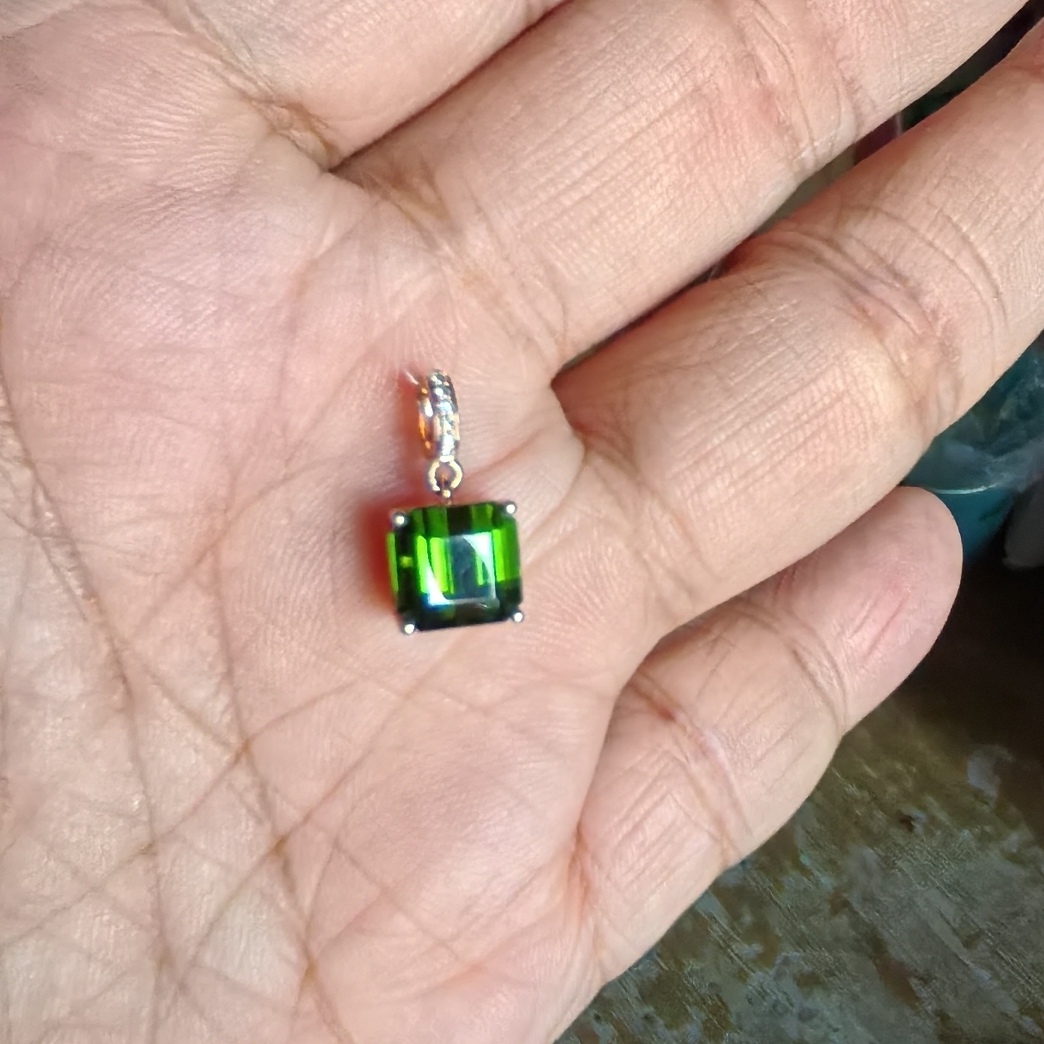 18k玫瑰金镶嵌碧玺吊坠3000