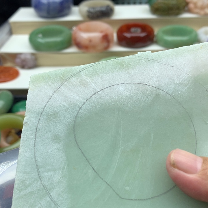 星***辰石英岩玉未镶嵌13468975444