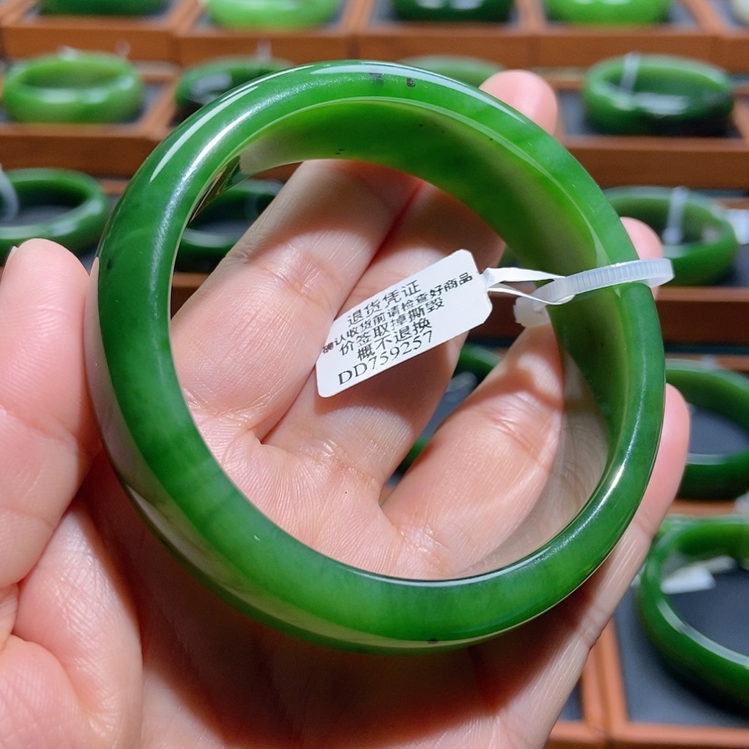 和田玉（碧玉）未镶嵌手镯辣阳绿5859