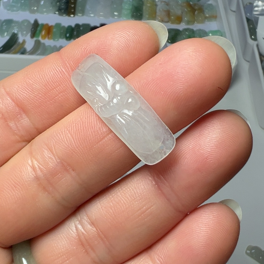 翡翠未镶嵌颈饰两头孔蜻蜓手牌一个68块